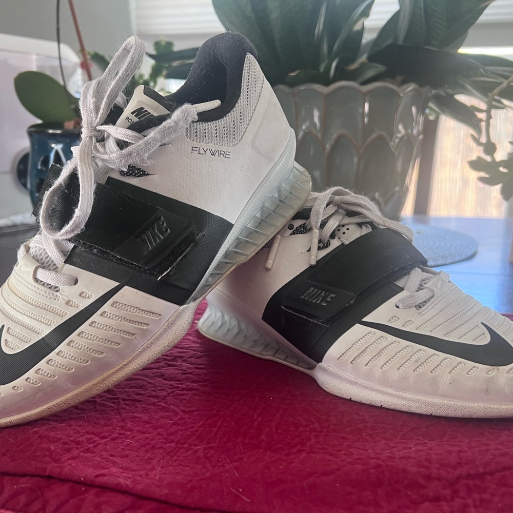 Nike White and Black Romaleos 3